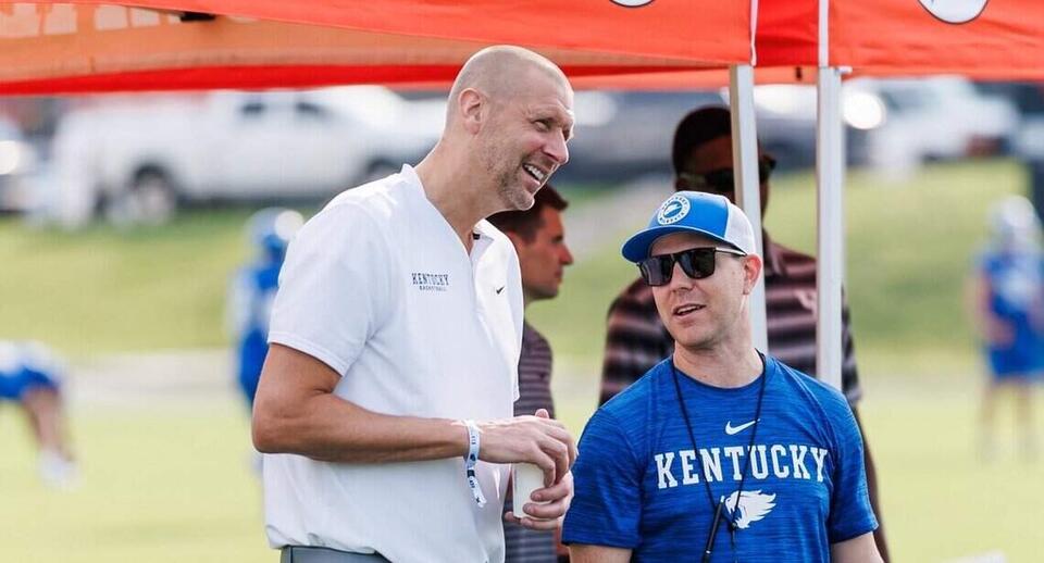 Four years after Calipari-Stoops feud, UK basketball, football on good ...