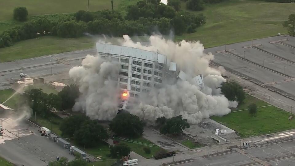 ExxonMobil Baytown Main Office Building imploded in demolition - NewsBreak