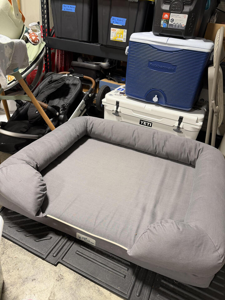 🎁 Freebies Up for Grabs in Tacoma — Furniture, Pet Gear & More