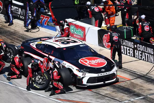 NASCAR suspends six pit crew members for violations at Texas