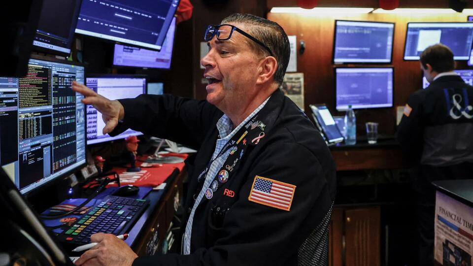 Stock futures rise slightly after tech shares rebound to start the week ...