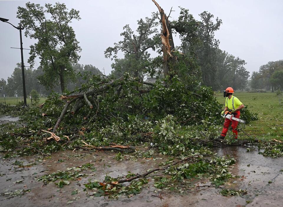 DTE expects to restore power to most customers Saturday, all customers by end of Sunday
