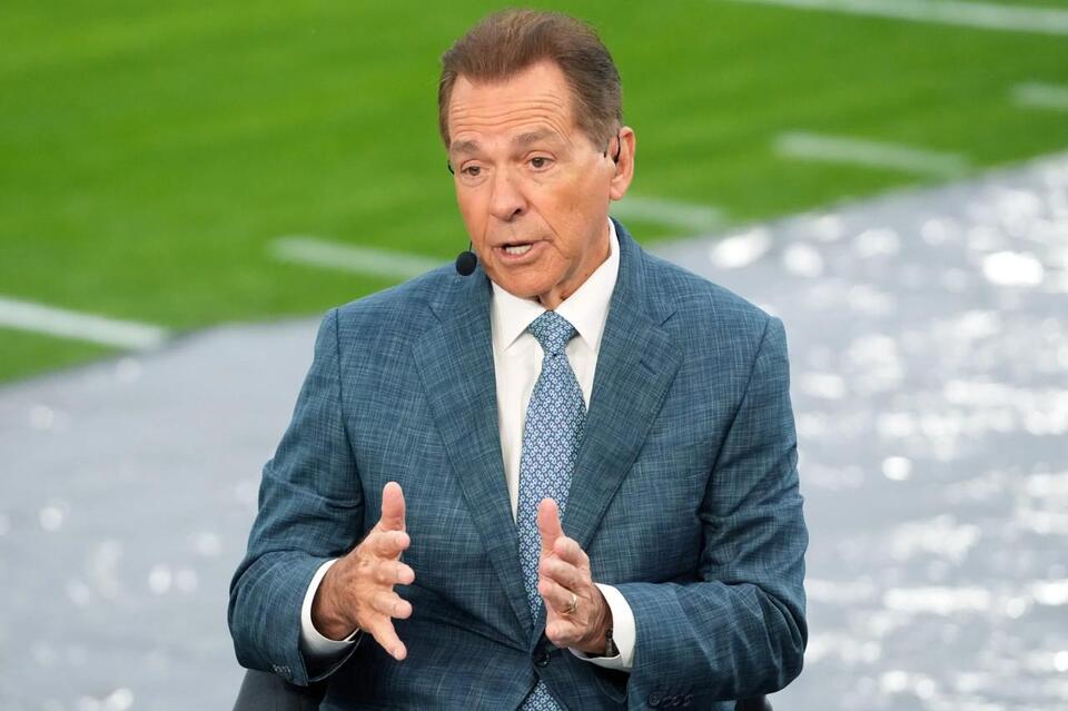 Donald Trump Extends Invite to Nick Saban as President Seeks College ...