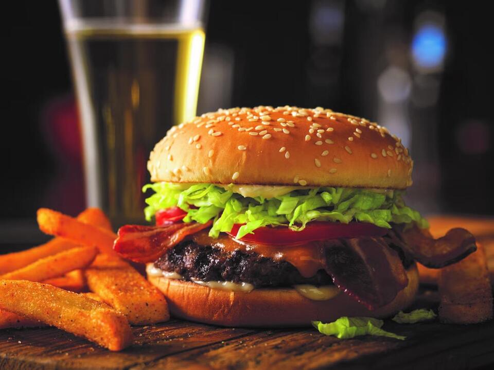 Once-popular burger chain selling dozens of locations across the country