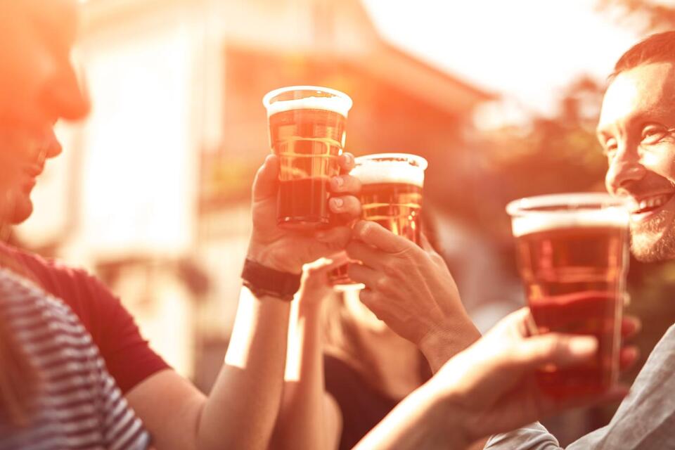 Expert reveals how to avoid dehydration in a heatwave – and the surprising advice around food and alcohol