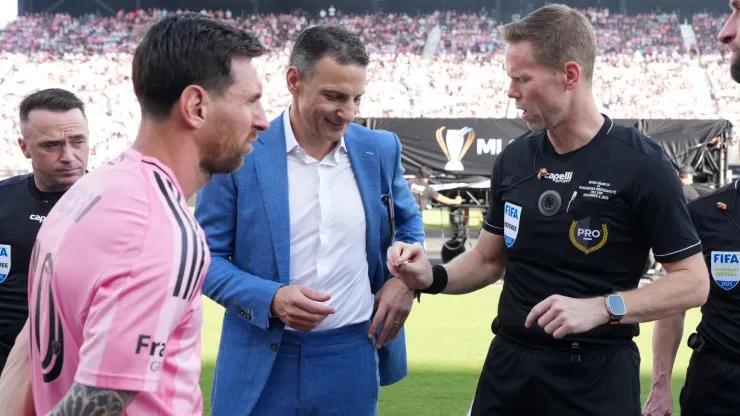 Lionel Messi vs. referee goes hilariously viral after shock English ...