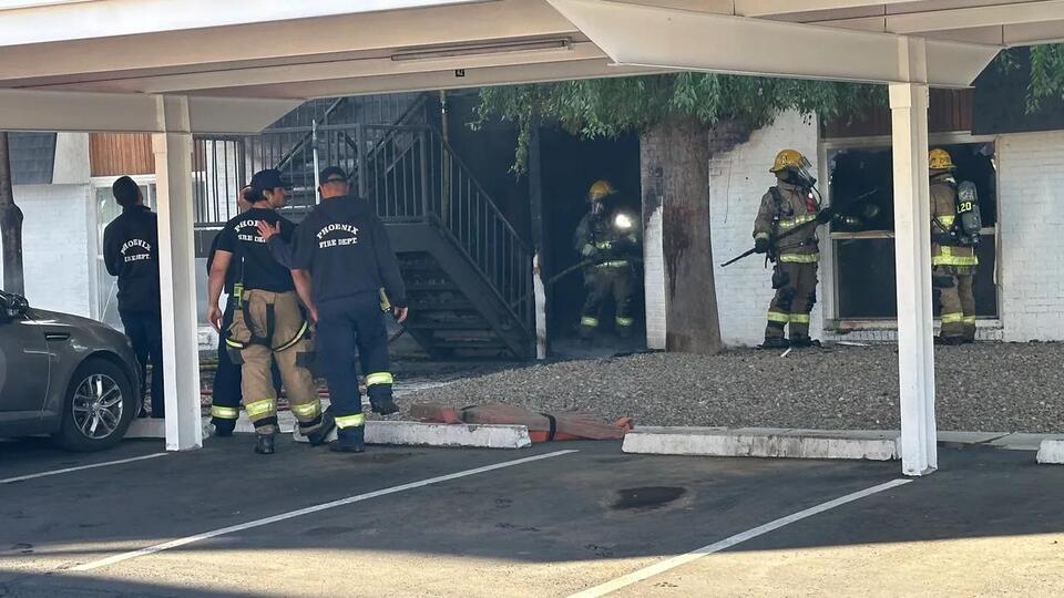 10 people displaced due to Phoenix apartment complex fire - NewsBreak