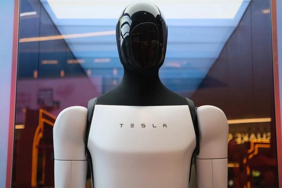Elon Musk Says Tesla's Optimus Bot Could One Day Perform Surgery, Calls ...