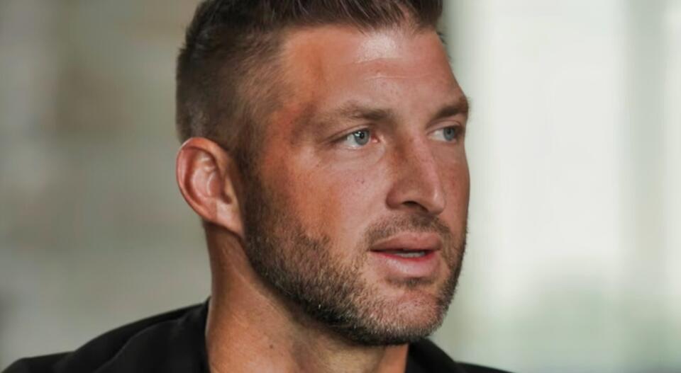 Tim Tebow Breaks His Silence on Former Teammate Aaron Hernandez’s Dark ...