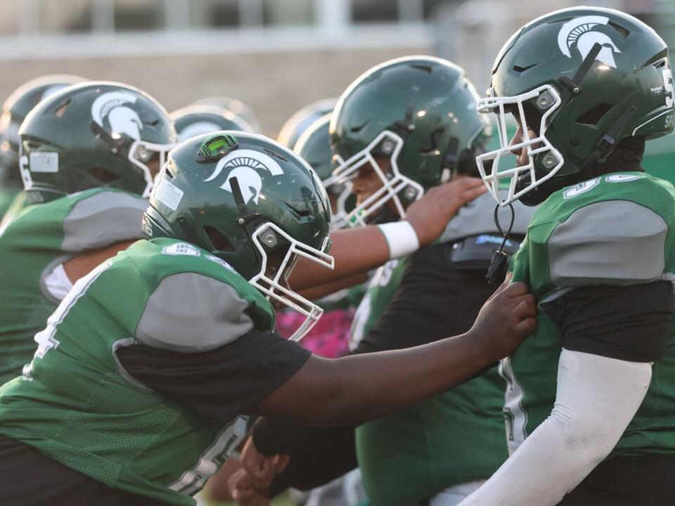 Week 10 Game Night Central Start leads Lima Senior at the half in City