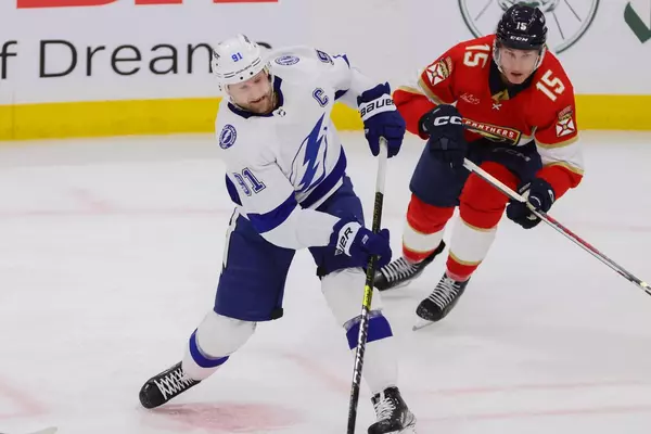 Tampa Bay Lightning at Florida Panthers Game 2 odds, picks and predictions