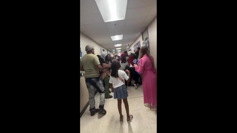 Parents fight at elementary school graduation with ‘zero tolerance ...