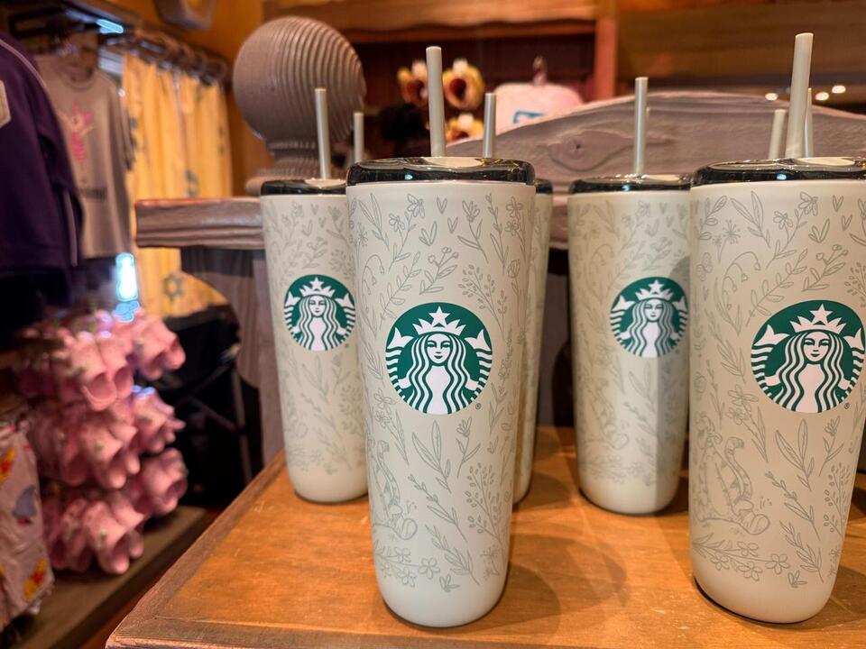 New Winnie the Pooh Starbucks Tumbler at Disneyland - NewsBreak