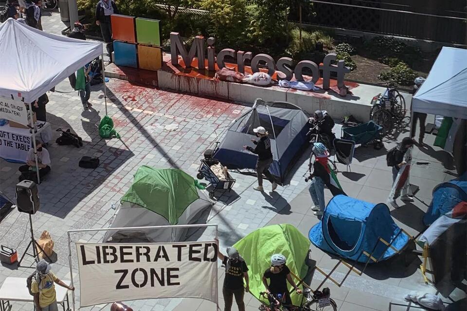 Microsoft employee arrested at headquarters while protesting Israel ...