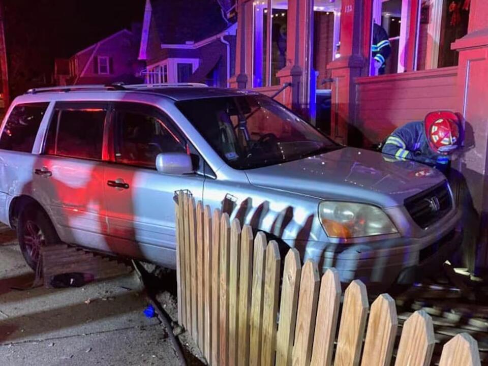 Car crashes into house porch on Littleton Street in Springfield