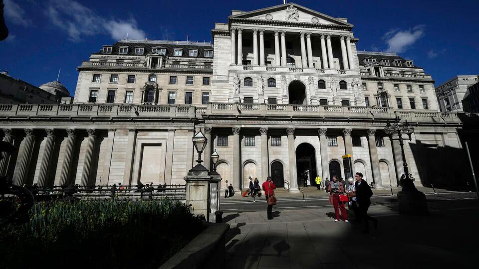 The Bank of England cuts its main interest rate to 4%, the lowest level ...