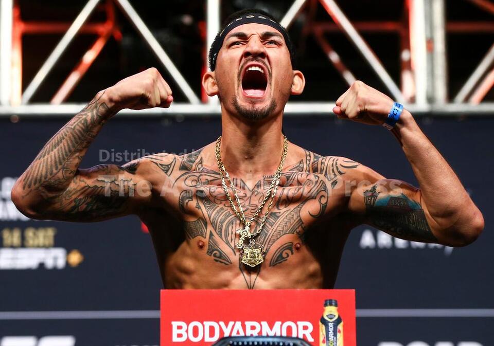 Max Holloway faces Charles Oliveira in an 11-year rematch for the BMF ...