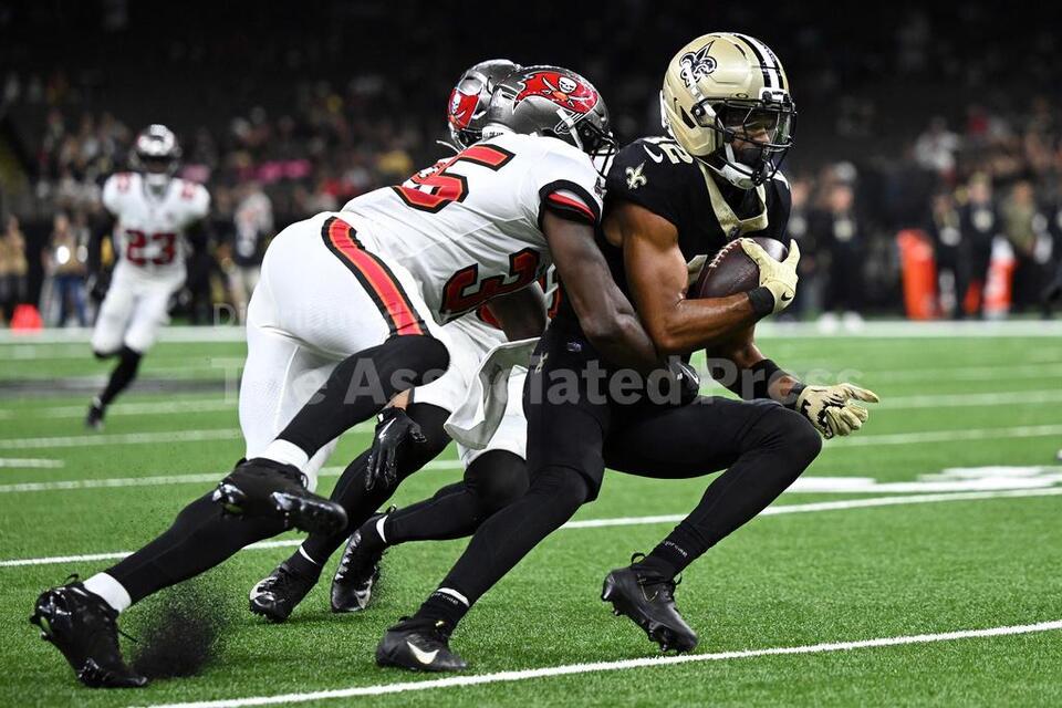 Questionable NFL officiating again takes the spotlight in Week 8 ...