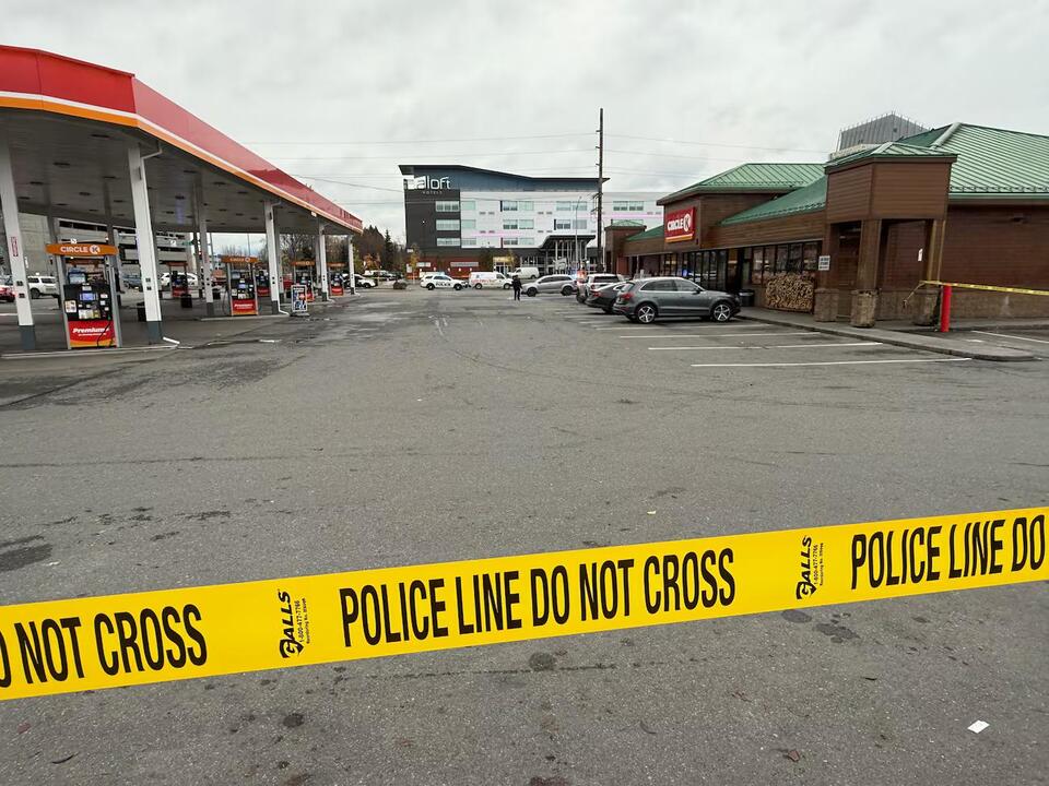 Man charged with murder after deadly shooting in midtown Anchorage gas ...