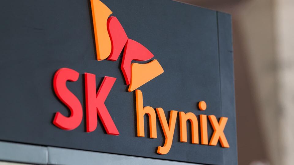 SK Hynix shares plunge 11% as Asia sees tech rout, tracking U.S. chip losses