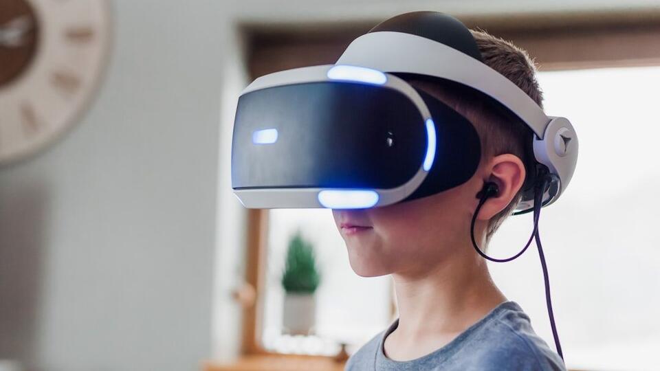 Virtual Wings Reshape Brain’s Sense of Self - NewsBreak