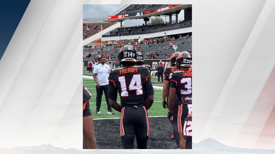Oregon State Football Team Pays Tribute to Silver Rail Elementary ...