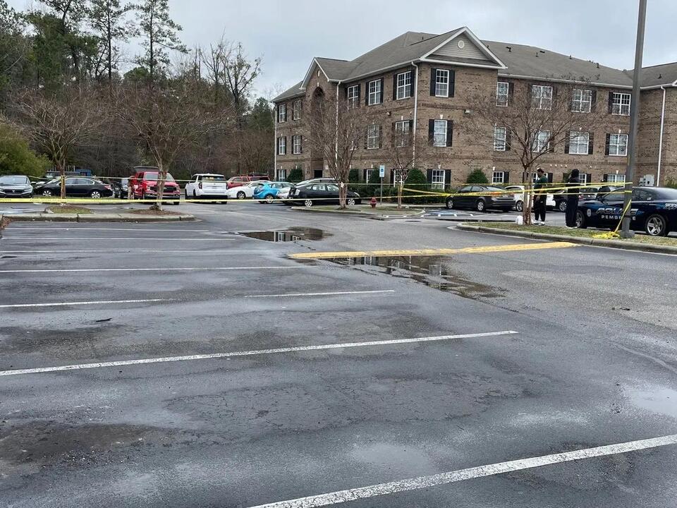 2 dead, 5 injured in shooting at apartment complex near UNCPembroke