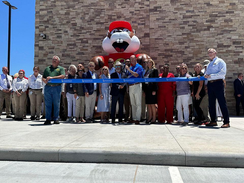 Beaver fever hits Smiths Grove as Bucee's opens