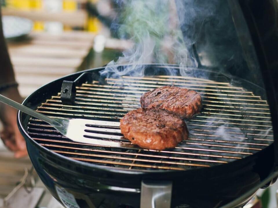 Plantbased vs. Beef burgers New study shows meat protein packs more