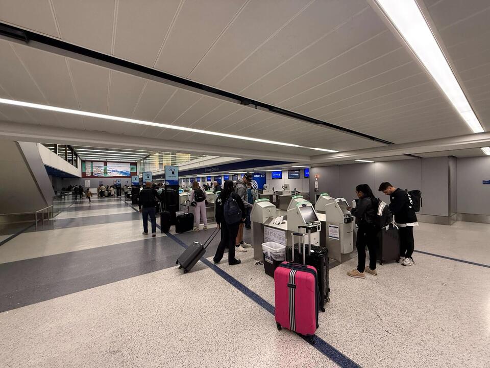 Amazon’s “internet earthquake” delays LAX travelers - NewsBreak