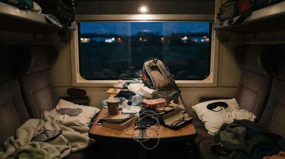 18 Train Etiquette Mistakes That Make an Overnight Journey Worse for ...