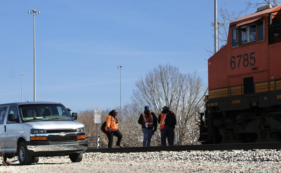 Federal court upholds FRA's two-person crew rule, rejecting industry ...