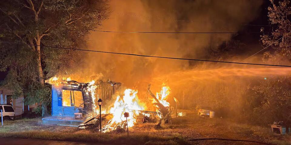 Man loses home during fire in Hazlehurst - NewsBreak