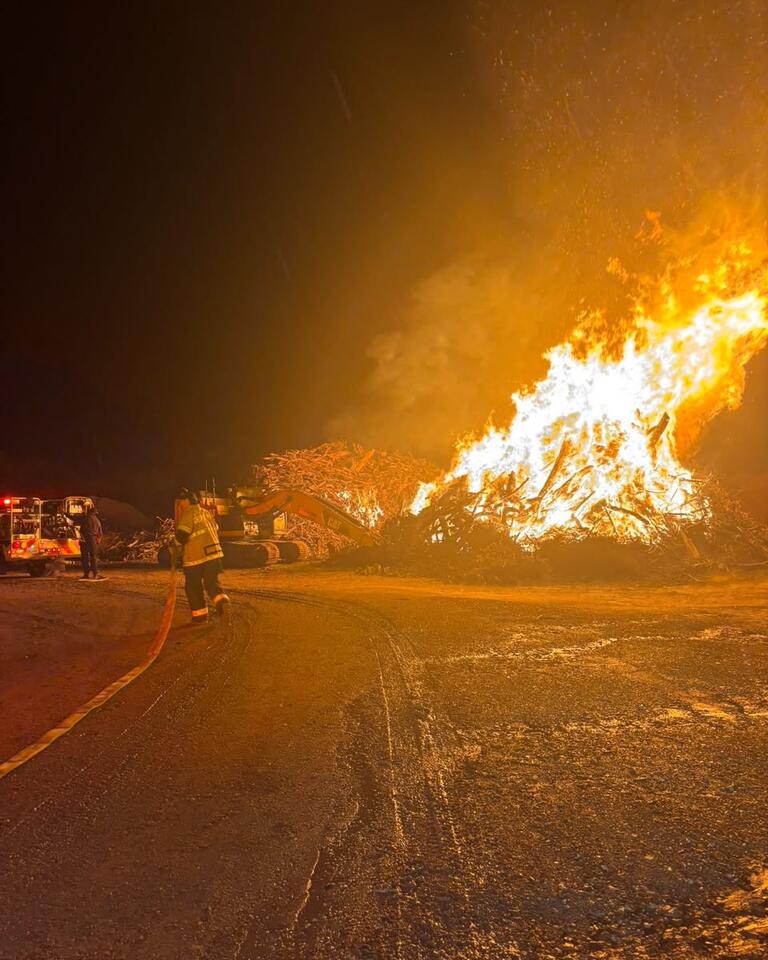 Brush fire under control in Ronald Reagan area - NewsBreak