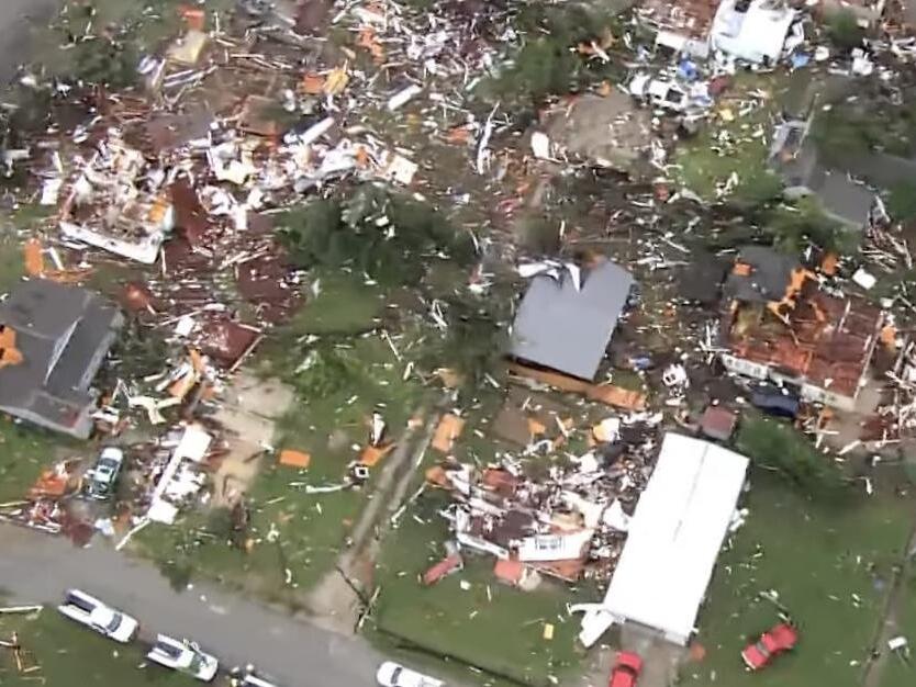 At least 4 dead, including infant, in Oklahoma tornadoes