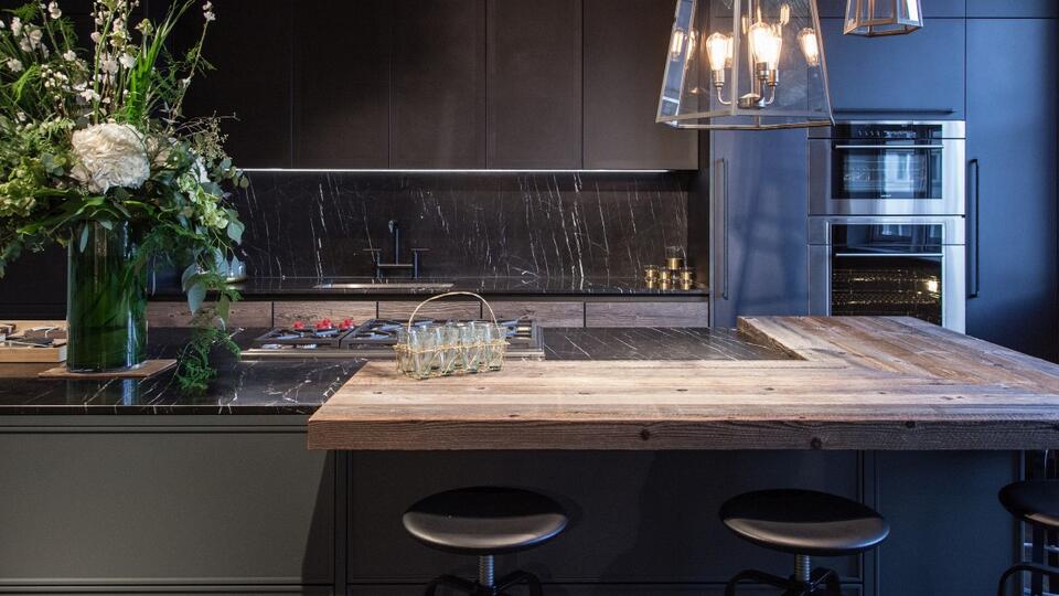 Dark Kitchens Are Starting to Mix Black Stone With Reclaimed Wood ...