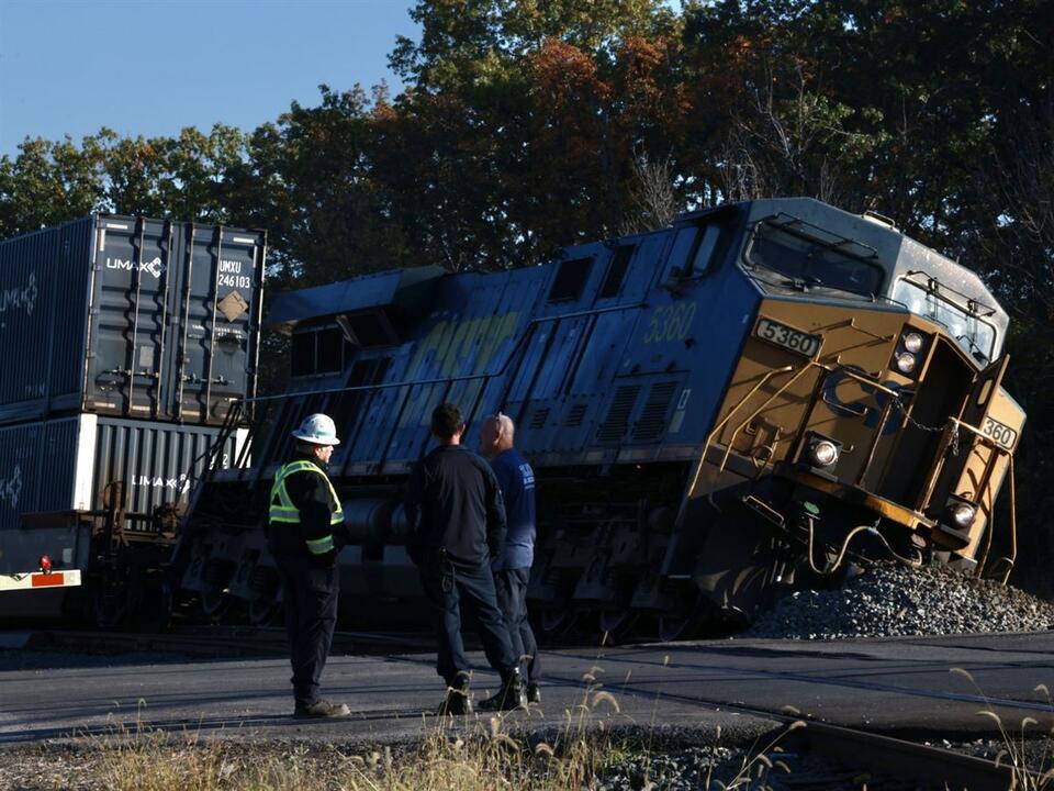 Train carrying 4,000 gallons of diesel derails in North Toledo - NewsBreak