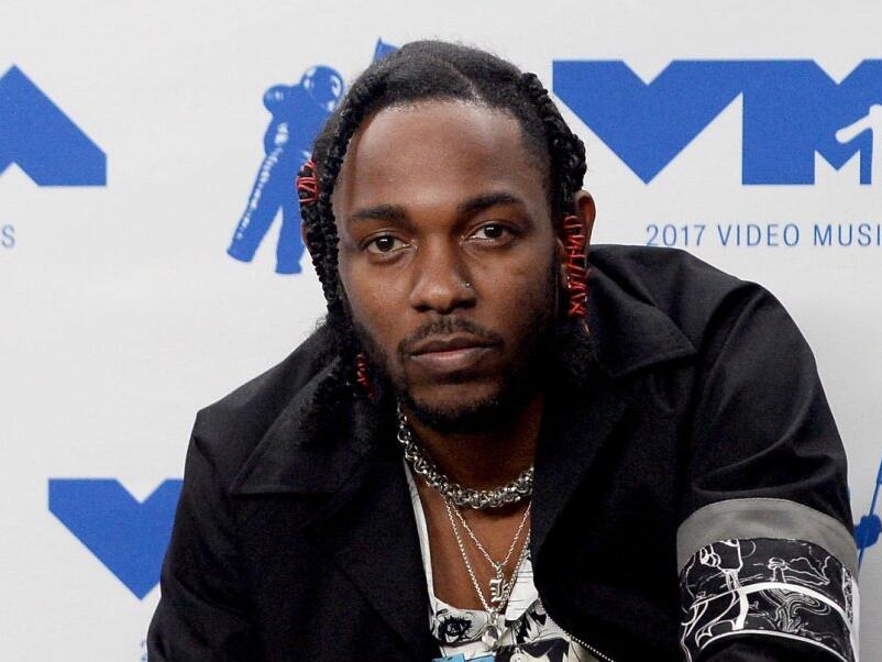 Kendrick Lamar wins Hip Hop Artist of the Year at BET Hip Hop Awards