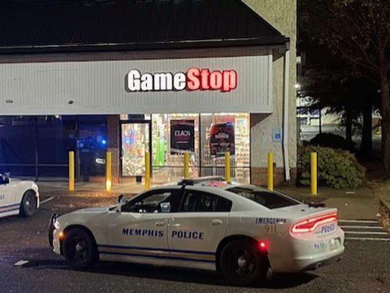 Burglars break into Game Stop in Hickory Hill