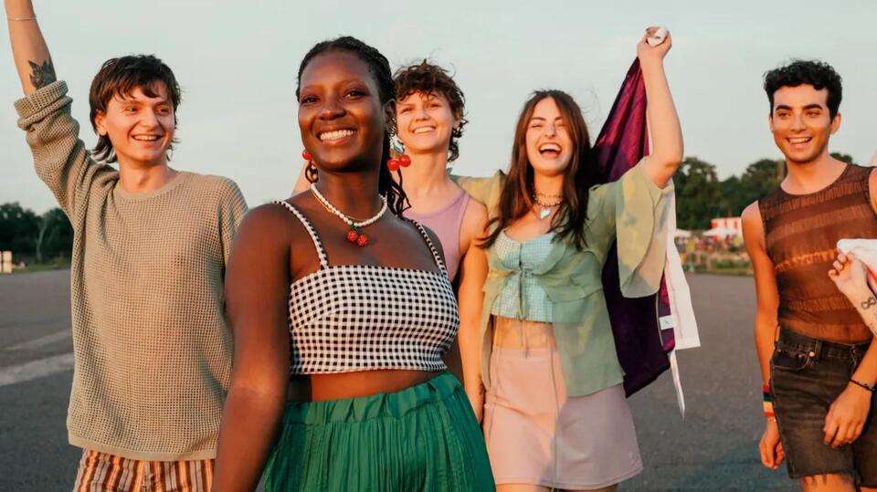 Gen Z and millennials are getting hit hard with 'friendflation' â and ...