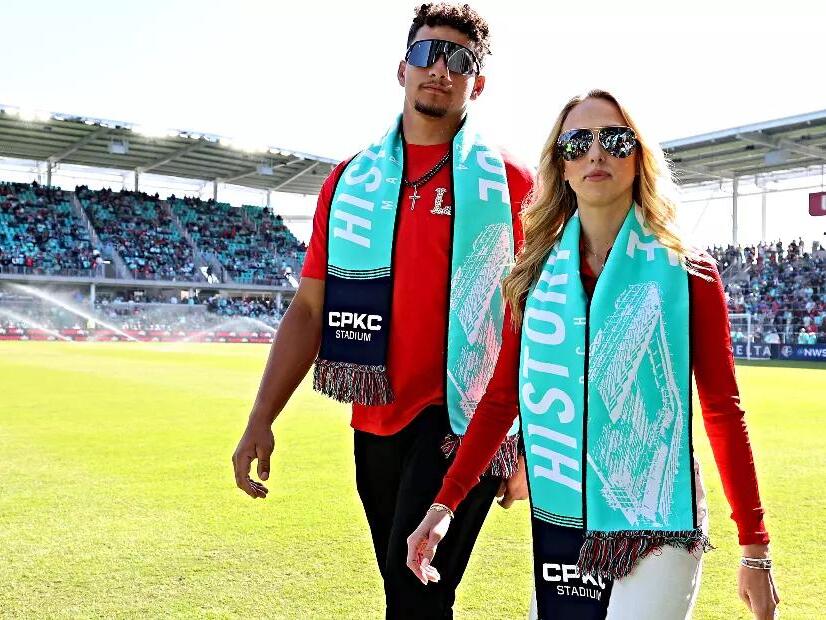 Patrick and Brittany Mahomes Hilariously Recreated Viral Photo