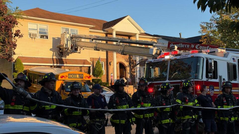 6 rescued from Staten Island house fire after flames obstruct exit ...