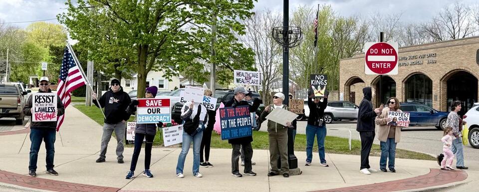 Indivisible GLOW uses peaceful protest to build civic connection and ...