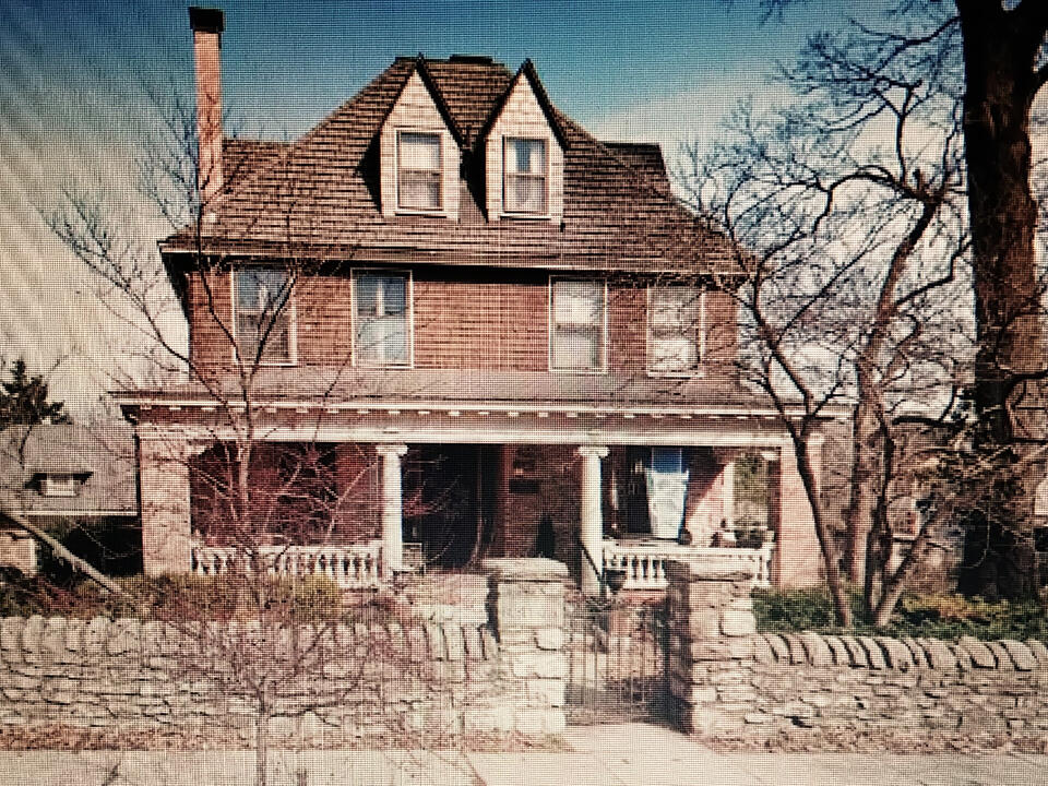 The 'William Volker House' built in 1889 in Kansas City represents the