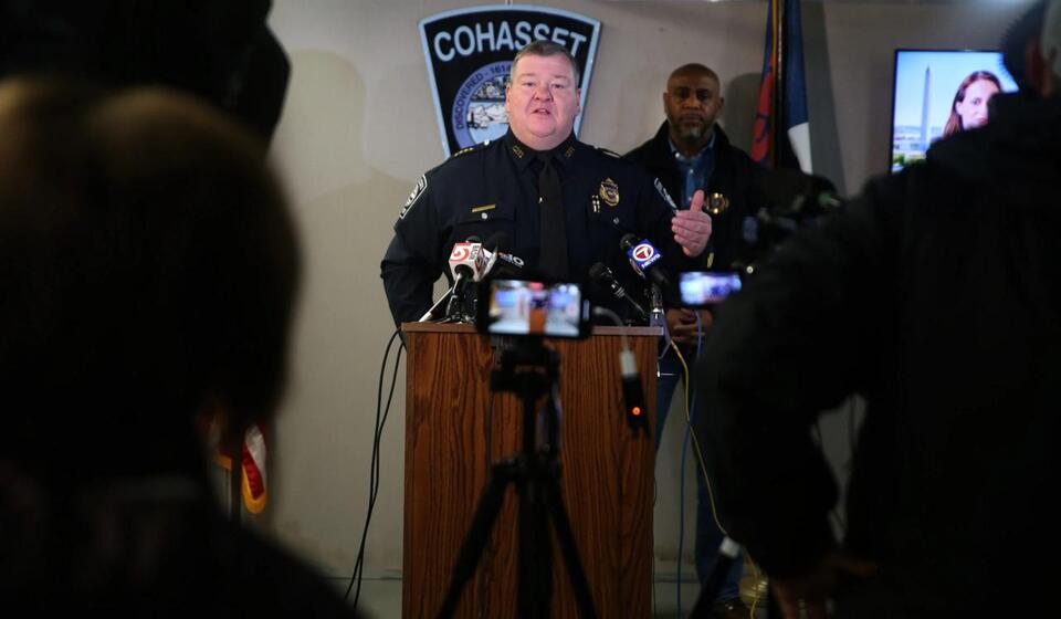 Police investigate hoax hostage call from South Shore jewelry store ...