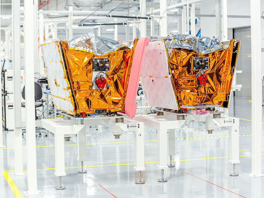 Live coverage SpaceX to launch final batch of Gen. 1 One satellites on Falcon 9 rocket from