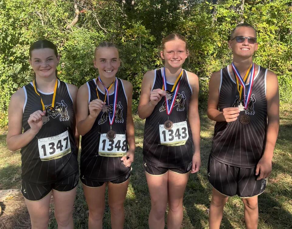 Runners Earn 'All-Conference' at Farmington Invitational