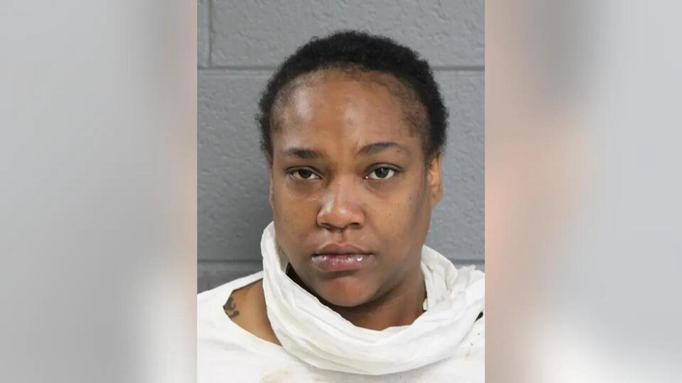 Chicago woman charged in triple stabbing - NewsBreak