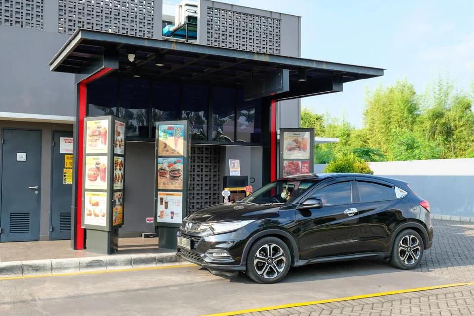 Fast-Food Features That Exist Mainly To Make You Order Faster - NewsBreak