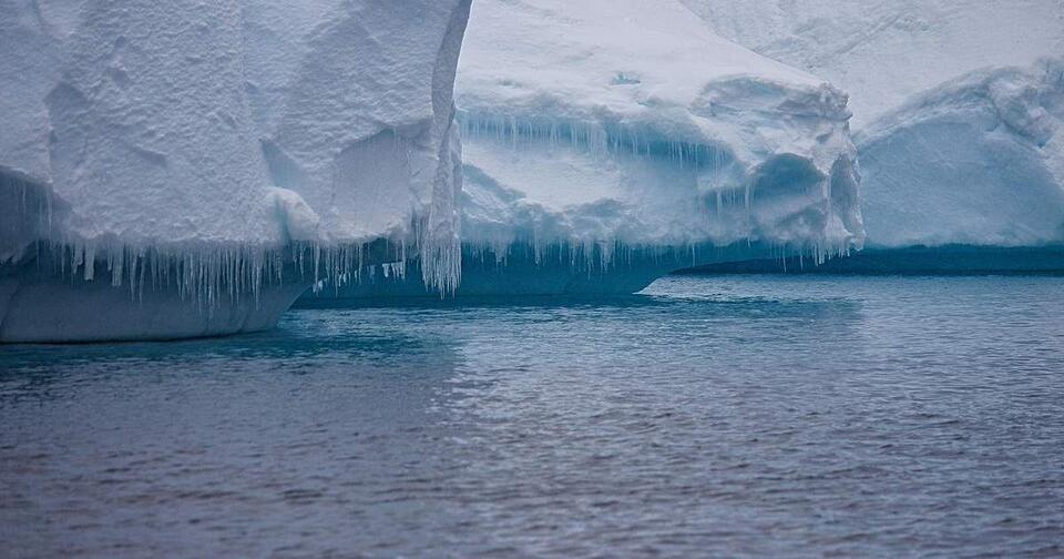 Scientists Baffled After Recovering 1.7-Mile-Long Ice Samples Dating ...